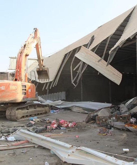 هدم وترحيل 43 مستودع بسلاح الصيانة